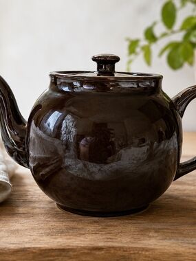 Vintage 1950s or 1960s Sadler Dark Chocolate Brown Betty Teapot 4-Cup Glazed